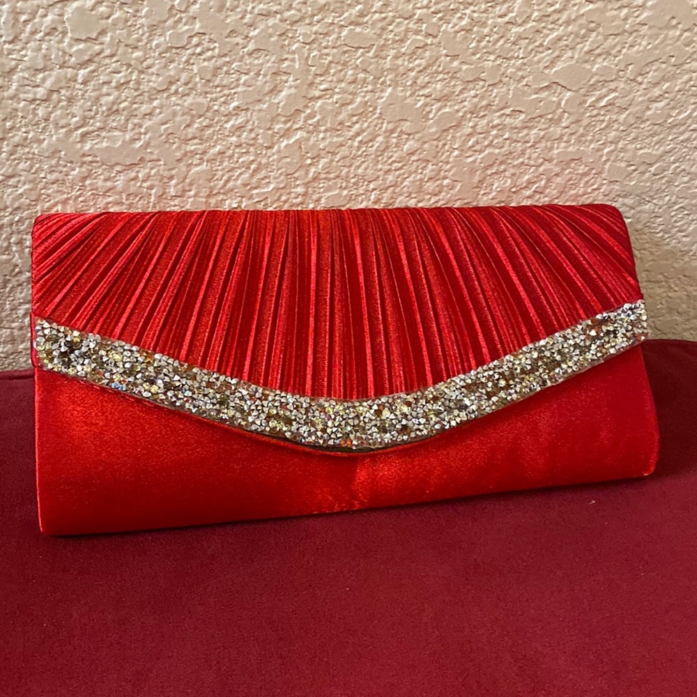 Red clutch